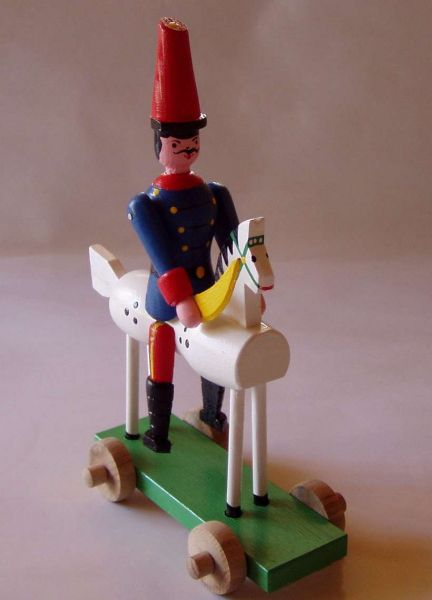 Husar na&nbsp;koni - současně vyráběné skašovské dřevěné hračky p.&nbsp;Radkem Brandem